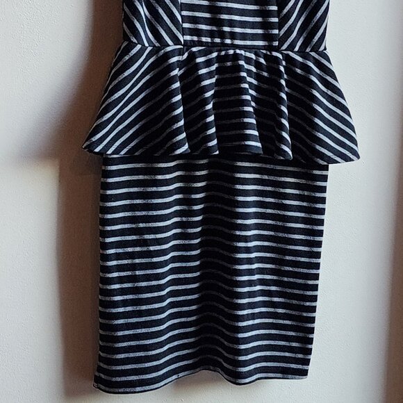 Mossimo Supply Co. Black/Gray Striped Ruffled Jersey Dress Size 8 - Picture 6 of 15